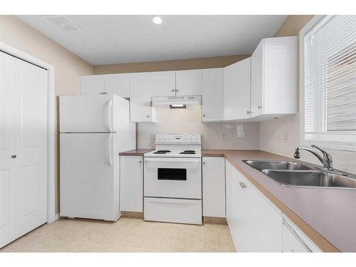 151-33 Donlevy Avenue, Red Deer, AB - Indoor Photo Showing Kitchen With Double Sink