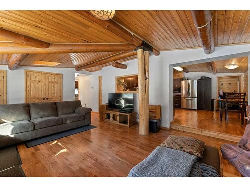 6E West Ghost Road, Benchlands, AB - Indoor Photo Showing Living Room