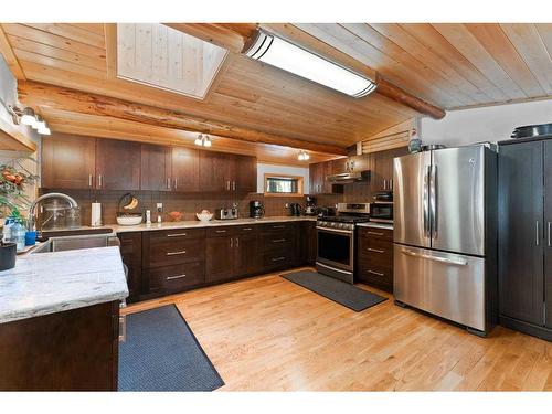 6E West Ghost Road, Benchlands, AB - Indoor Photo Showing Kitchen