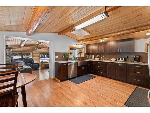 6E West Ghost Road, Benchlands, AB - Indoor Photo Showing Kitchen With Upgraded Kitchen