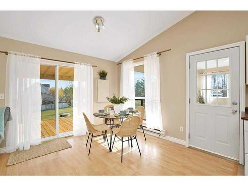 8 Sunnyside Drive, Rural Ponoka County, AB - Indoor Photo Showing Dining Room