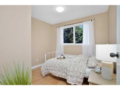 8 Sunnyside Drive, Rural Ponoka County, AB - Indoor Photo Showing Bedroom