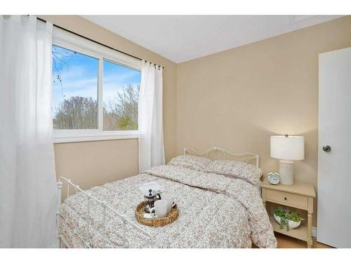 8 Sunnyside Drive, Rural Ponoka County, AB - Indoor Photo Showing Bedroom