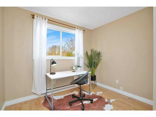 8 Sunnyside Drive, Rural Ponoka County, AB - Indoor Photo Showing Office