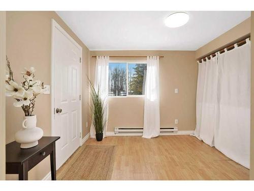 8 Sunnyside Drive, Rural Ponoka County, AB - Indoor Photo Showing Other Room