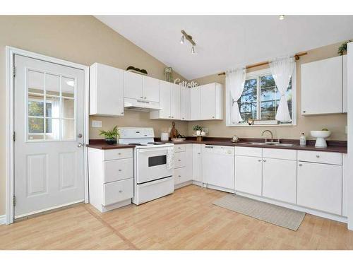 8 Sunnyside Drive, Rural Ponoka County, AB - Indoor Photo Showing Kitchen With Double Sink