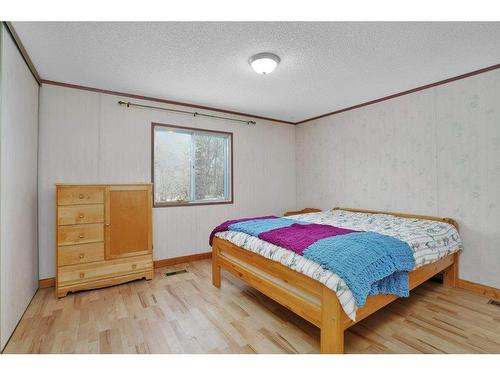 Rr 270, Rural Red Deer County, AB - Indoor Photo Showing Bedroom