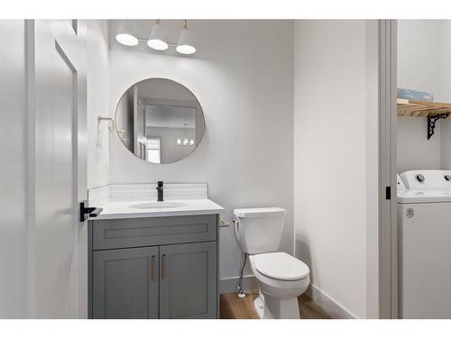 1-5324 49 Avenue, Lacombe, AB - Indoor Photo Showing Bathroom