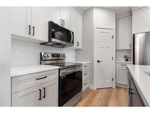 2-5324 49 Avenue, Lacombe, AB - Indoor Photo Showing Kitchen With Upgraded Kitchen