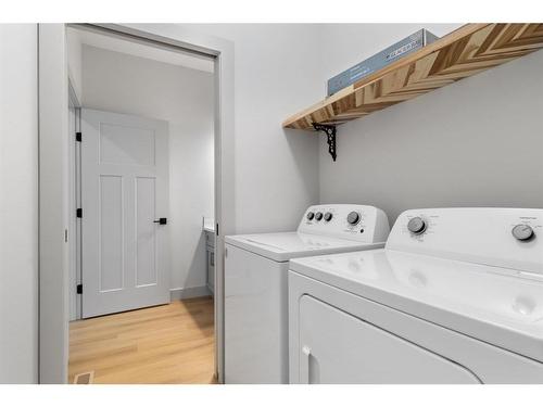 2-5324 49 Avenue, Lacombe, AB - Indoor Photo Showing Laundry Room