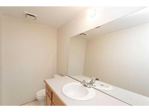 402-4326 Michener Drive, Red Deer, AB - Indoor Photo Showing Bathroom