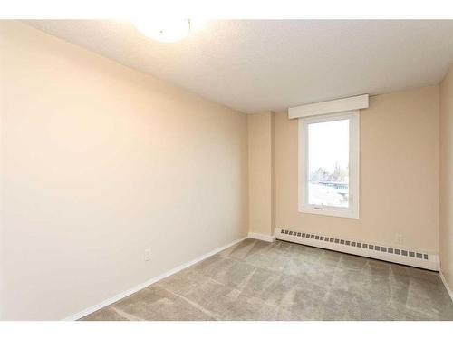 402-4326 Michener Drive, Red Deer, AB - Indoor Photo Showing Other Room