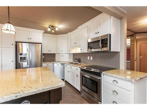 402-4326 Michener Drive, Red Deer, AB - Indoor Photo Showing Kitchen With Double Sink