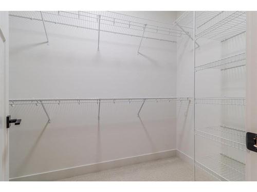 3-5324 49 Avenue, Lacombe, AB - Indoor With Storage