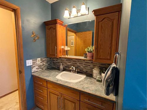 5432 54 Avenue, Lacombe, AB - Indoor Photo Showing Bathroom