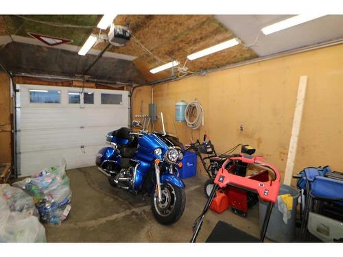 5432 54 Avenue, Lacombe, AB - Indoor Photo Showing Garage