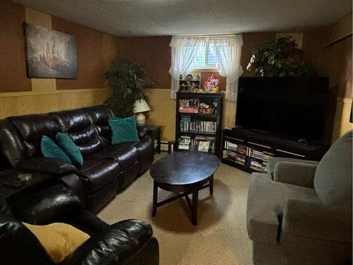 5432 54 Avenue, Lacombe, AB - Indoor Photo Showing Living Room