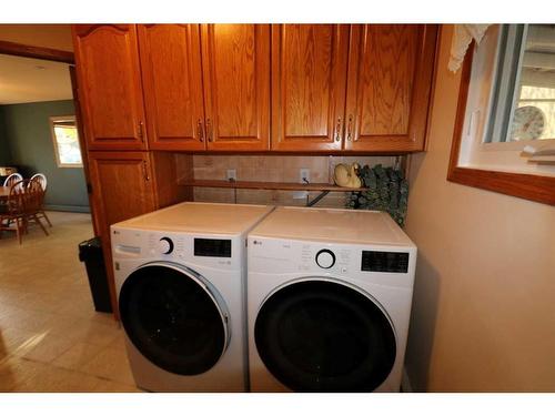 5432 54 Avenue, Lacombe, AB - Indoor Photo Showing Laundry Room