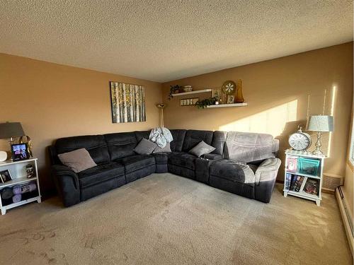 5432 54 Avenue, Lacombe, AB - Indoor Photo Showing Living Room