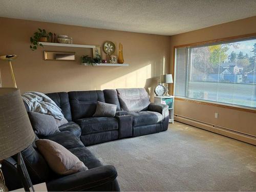 5432 54 Avenue, Lacombe, AB - Indoor Photo Showing Living Room