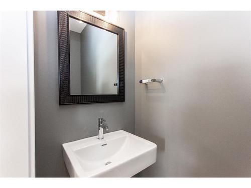 20 Toal Close, Red Deer, AB - Indoor Photo Showing Bathroom