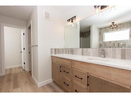 20 Toal Close, Red Deer, AB - Indoor Photo Showing Bathroom