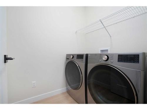 21 Murphy Close, Blackfalds, AB - Indoor Photo Showing Laundry Room