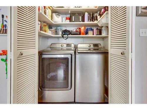 35 Odell Green, Red Deer, AB - Indoor Photo Showing Laundry Room