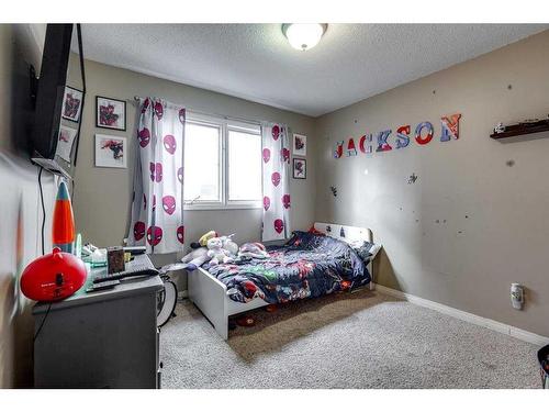 35 Odell Green, Red Deer, AB - Indoor Photo Showing Bedroom