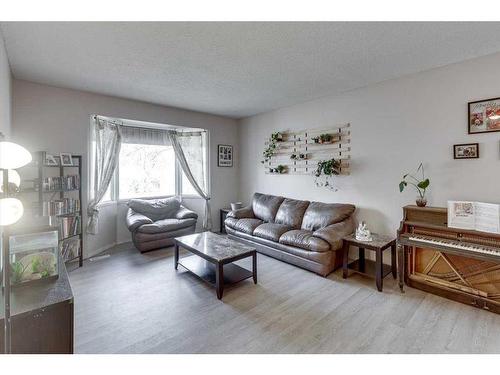 35 Odell Green, Red Deer, AB - Indoor Photo Showing Living Room