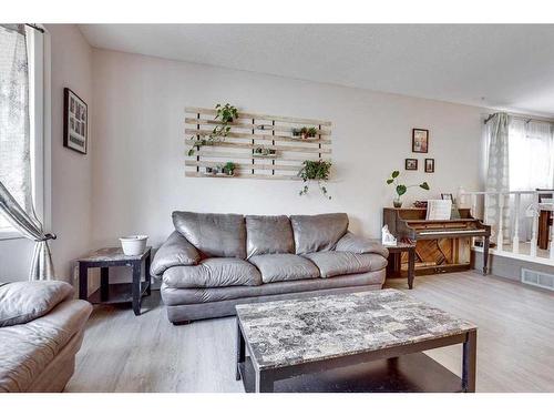 35 Odell Green, Red Deer, AB - Indoor Photo Showing Living Room