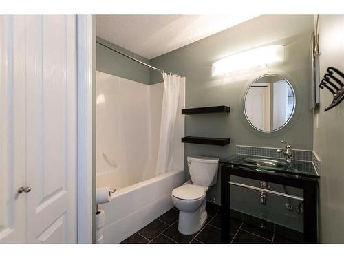 606-5220 50A Avenue, Sylvan Lake, AB - Indoor Photo Showing Bathroom