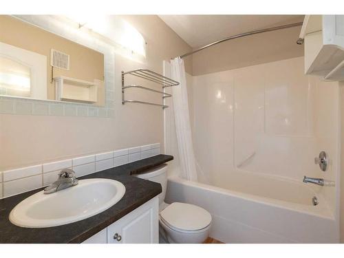 606-5220 50A Avenue, Sylvan Lake, AB - Indoor Photo Showing Bathroom