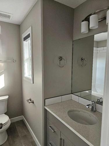 202-148 Vanier Drive, Red Deer, AB - Indoor Photo Showing Bathroom