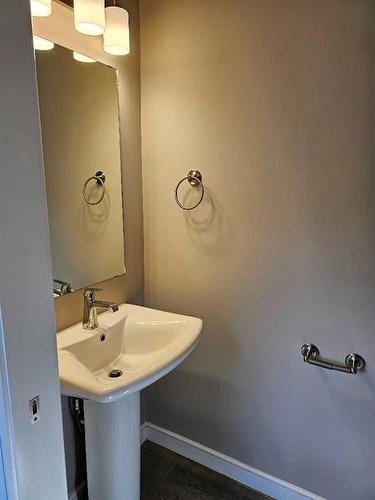 202-148 Vanier Drive, Red Deer, AB - Indoor Photo Showing Bathroom