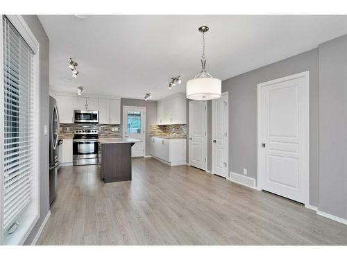 812-339 Viscount Drive, Red Deer, AB - Indoor Photo Showing Kitchen