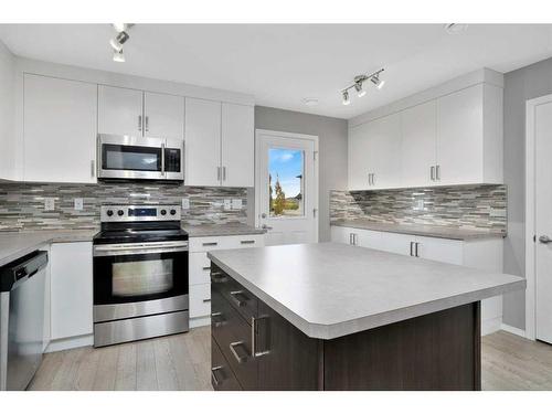 812-339 Viscount Drive, Red Deer, AB - Indoor Photo Showing Kitchen With Stainless Steel Kitchen With Upgraded Kitchen