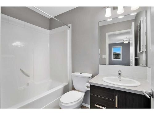 812-339 Viscount Drive, Red Deer, AB - Indoor Photo Showing Bathroom