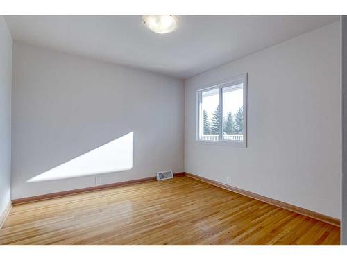 4810 55 Avenue, Bentley, AB - Indoor Photo Showing Other Room