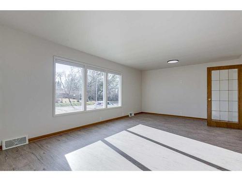 4810 55 Avenue, Bentley, AB - Indoor Photo Showing Other Room