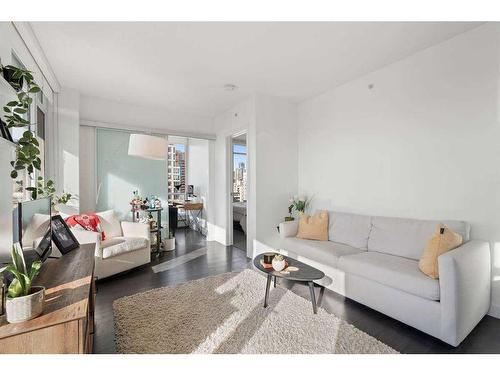 1102-1501 6 Street Sw, Calgary, AB - Indoor Photo Showing Living Room