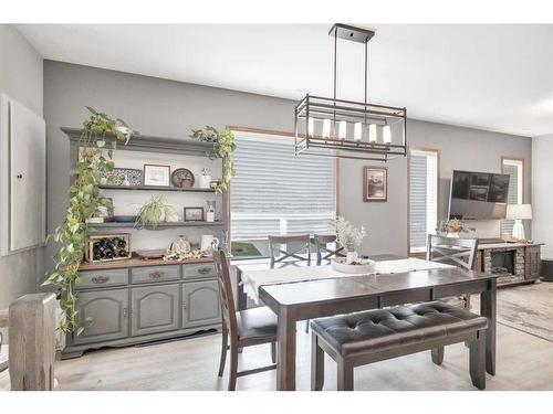 1 Maclean Close, Blackfalds, AB - Indoor Photo Showing Dining Room