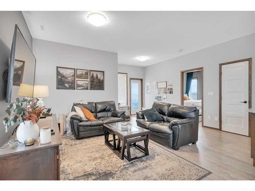 1 Maclean Close, Blackfalds, AB - Indoor Photo Showing Living Room