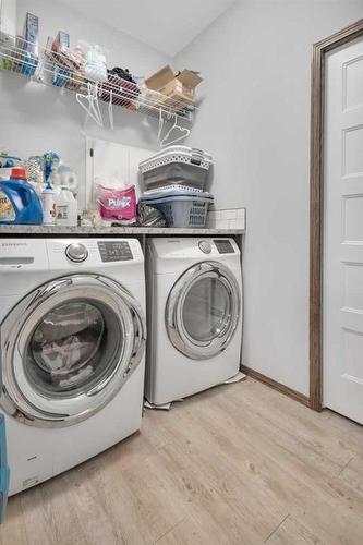 1 Maclean Close, Blackfalds, AB - Indoor Photo Showing Laundry Room