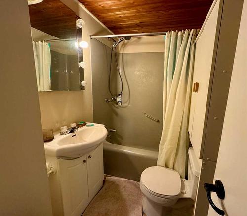 362016 Range Road 7-2, Rural Clearwater County, AB - Indoor Photo Showing Bathroom