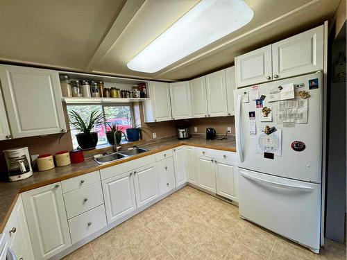 362016 Range Road 7-2, Rural Clearwater County, AB - Indoor Photo Showing Kitchen With Double Sink