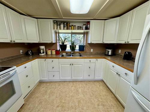 362016 Range Road 7-2, Rural Clearwater County, AB - Indoor Photo Showing Kitchen With Double Sink