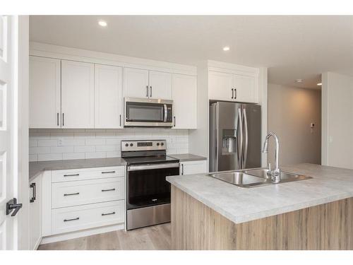 643 Robinson Avenue, Penhold, AB - Indoor Photo Showing Kitchen With Stainless Steel Kitchen With Double Sink With Upgraded Kitchen