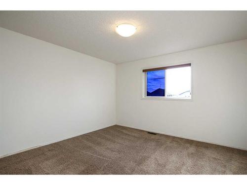 10 Cedar Square, Blackfalds, AB - Indoor Photo Showing Other Room