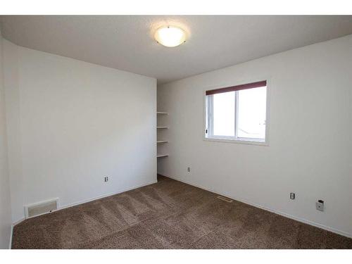 10 Cedar Square, Blackfalds, AB - Indoor Photo Showing Other Room